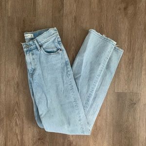 Abercrombie 90s Straight Low Rise Jean size 25/0L